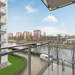 Staywin Riverfront Lofts 公寓