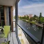 公寓 Staywin Riverfront Lofts *