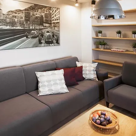 Staywin Riverfront Lofts アパート